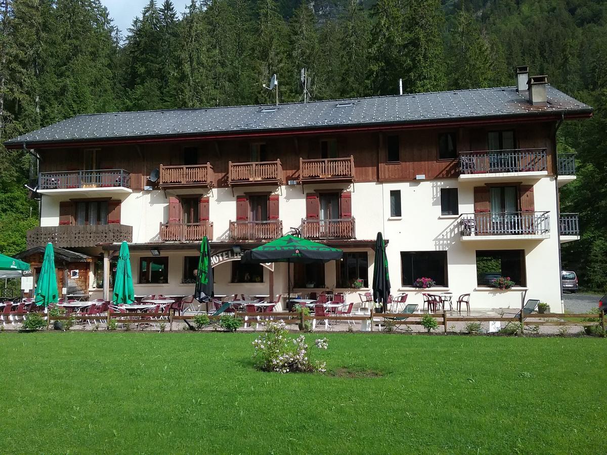 Logis Hotel Les Sapins Montriond Eksteriør billede